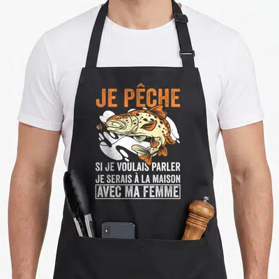 Tablier de cuisine noir avec un saumon orange et le texte Je pêche si je voulais parler je serais à la maison avec ma femme.