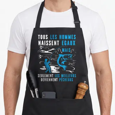 Tablier de cuisine noir avec silhouette bleue d'un pêcheur et un grand poisson sautant hors de l'eau.