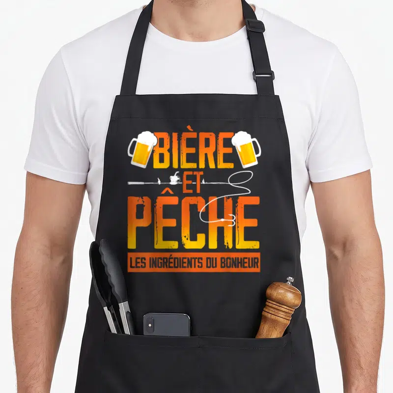 Tablier de cuisine noir avec inscription Bière et Pêche les ingrédients du bonheur, deux verres et une canne à pêche.
