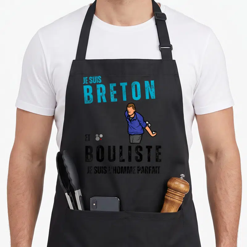 Tablier de cuisine noir avec illustration d'un bouleur et texte Je suis Breton et bouliste en typographie bleue et noire.