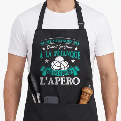 Tablier de cuisine noir avec inscription Ne me dérangez pas quand je joue à la pétanque et illustration de trois boules blanches.
