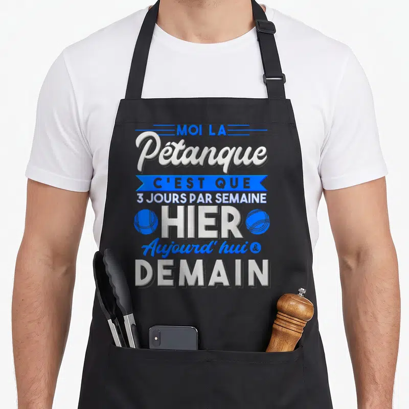 Tablier de cuisine noir avec inscription bleue et blanche sur le thème de la pétanque quotidienne.