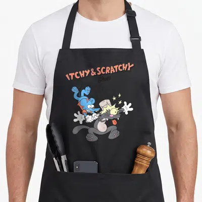 Tablier de cuisine noir avec illustration colorée d'Itchy frappant Scratchy avec une masse.