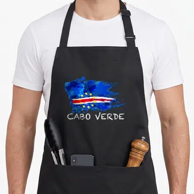 Tablier de cuisine noir avec illustration drapeau Cabo Verde en taches de peinture bleue et texte blanc Cabo Verde.