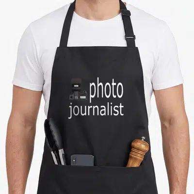 Tablier de cuisine noir avec illustration d'appareil photo et texte blanc photo journalist
