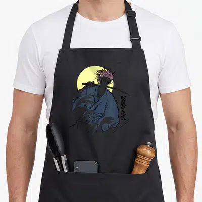 Tablier de cuisine noir avec illustration de Renji Abarai samouraï aux cheveux roses et katana sur fond de lune jaune.