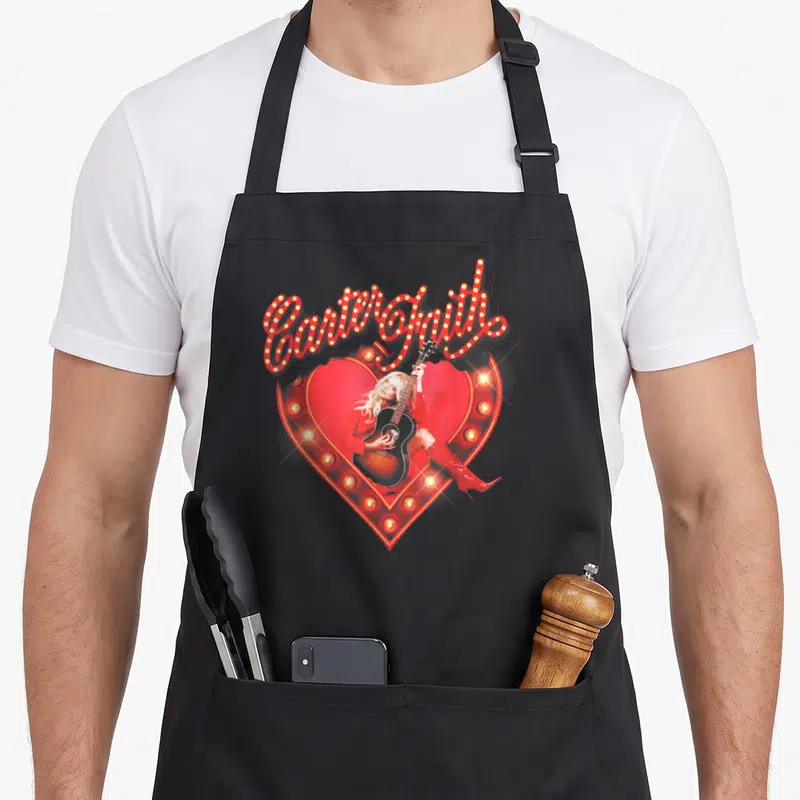 Tablier de cuisine noir avec une illustration de Carter Faith Heart en forme de cœur lumineux bordé de lumières.