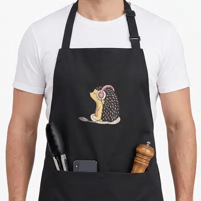 Tablier de cuisine noir avec illustration d'un hérisson portant un casque rose et écoutant la musique via un appareil portable.