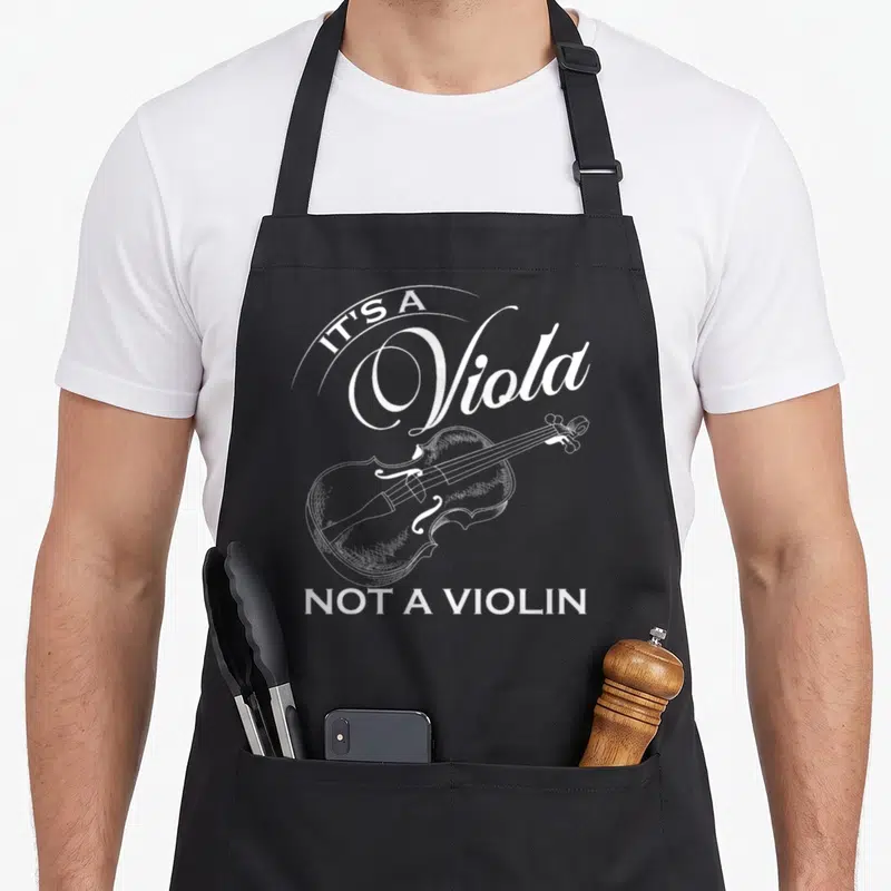 Tablier de cuisine noir avec illustration blanche d'un alto et le texte It's A Viola Not A Violin imprimé au centre.