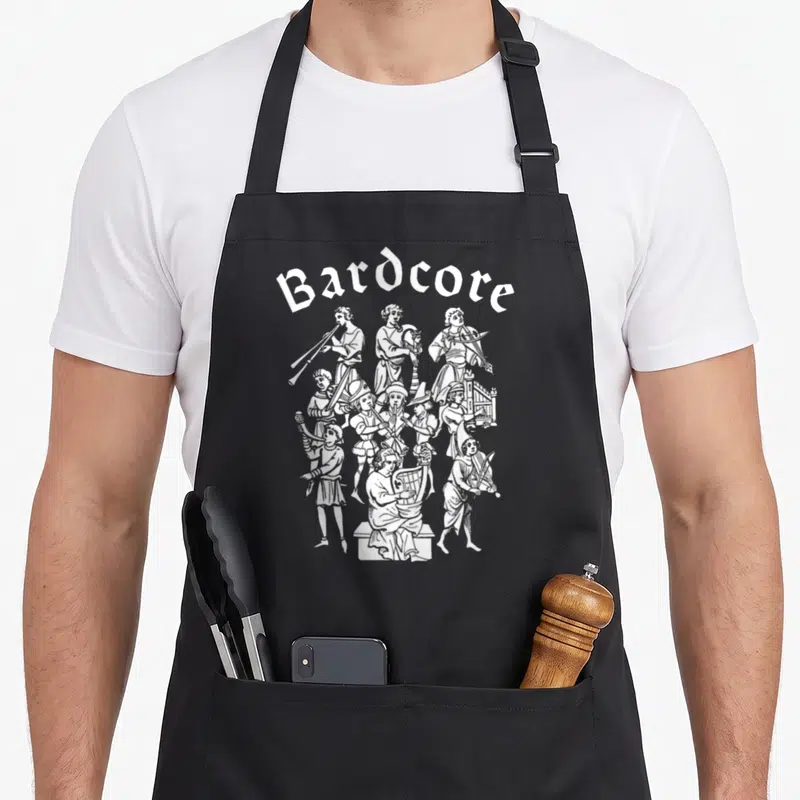 Tablier de cuisine noir avec illustration blanche de musiciens médiévaux et le mot Bardcore en haut.