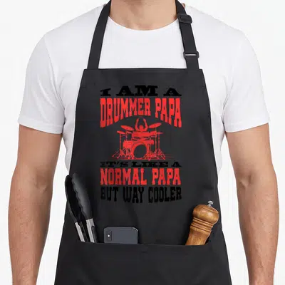 Tablier de cuisine noir avec texte I Am A Drummer Papa et silhouette de batterie rouge vif au centre.