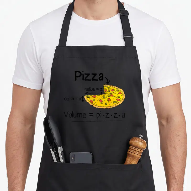 Tablier de cuisine noir avec illustration de part de pizza et formule mathématique pi.z.z.a imprimée en noir.