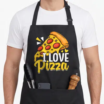 Tablier de cuisine noir avec une illustration colorée d'une tranche de pizza et du texte blanc I Love Pizza.