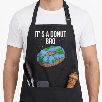 Tablier de cuisine noir avec une illustration d'une Terre en donut et le texte It's a donut bro sur fond d'étoiles.