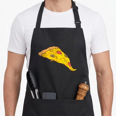 Tablier de cuisine noir avec une illustration colorée d'une tranche de pizza aux olives et pepperoni.