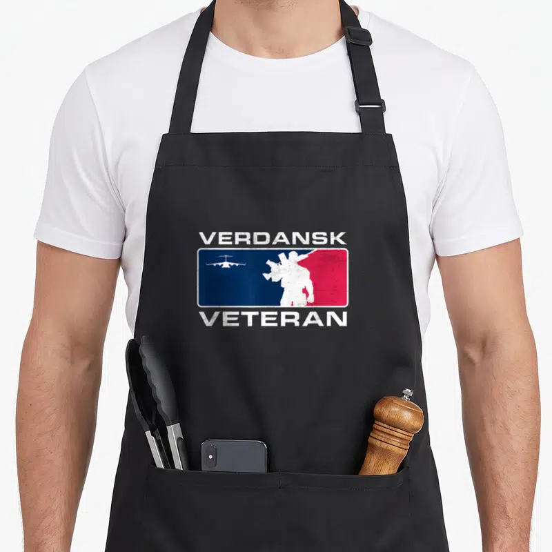 Tablier de cuisine noir avec un logo rectangulaire bleu et rouge montrant un drone et une silhouette armée.
