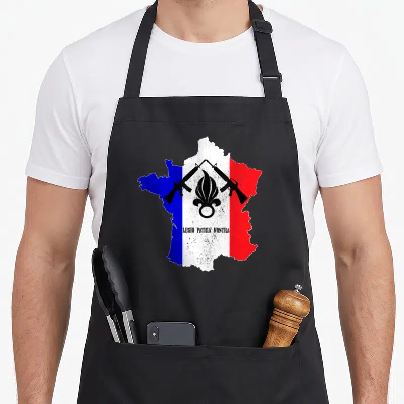 Tablier de cuisine noir avec une carte de France tricolore, deux fusils croisés et le insignes de la Légion étrangère au centre.