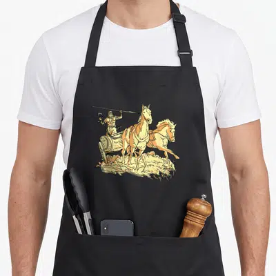 Tablier de cuisine noir avec illustration d'un légionnaire romain tenant une lance au char attelé de deux chevaux.