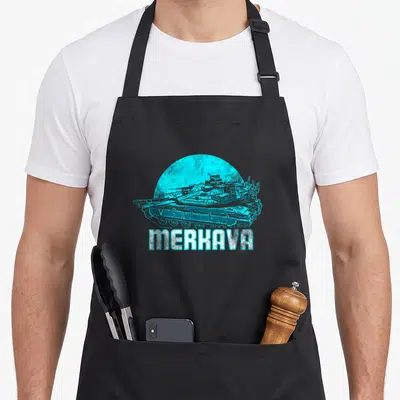 Tablier de cuisine noir avec illustration cyan d'un char Merkava et le texte MERKAVA en bas.