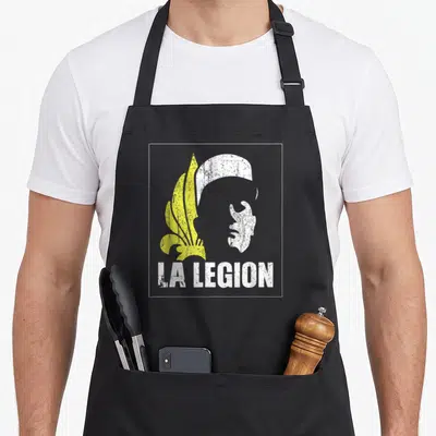 Tablier de cuisine noir avec silhouette légionnaire jaune et texte LA LEGION en blanc texturé.