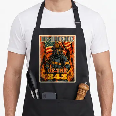 Tablier de cuisine noir avec illustration vintage d'un pompier face au feu et au drapeau américain.