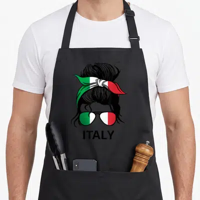 Tablier de cuisine noir avec illustration d'une femme au chignon, bandana et lunettes aux couleurs du drapeau italien et le mot ITALY en bas.