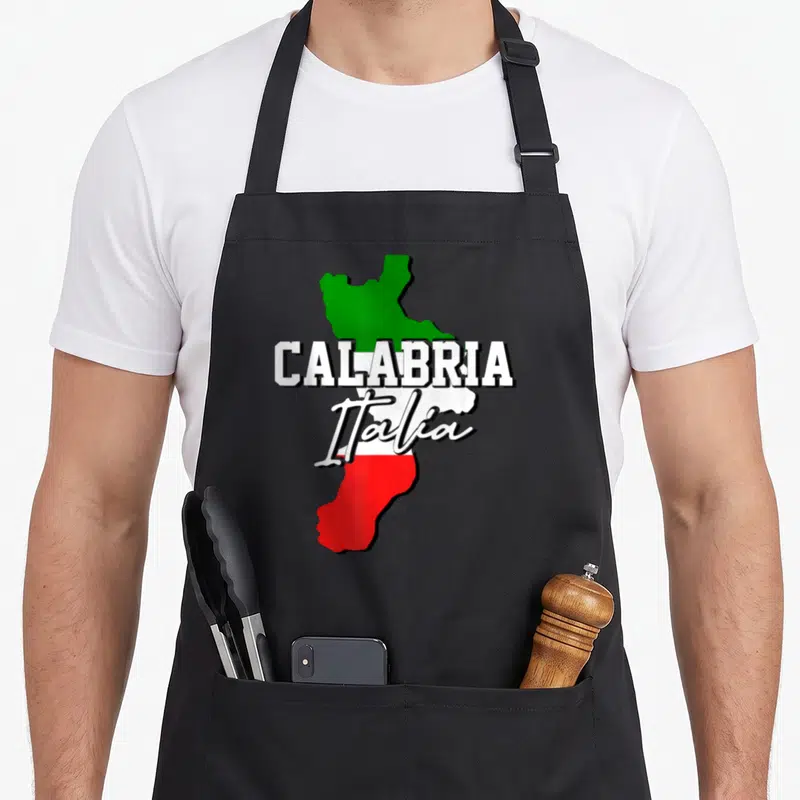 Tablier de cuisine noir avec silhouette de la Calabre aux couleurs du drapeau italien et texte CALABRIA Italia