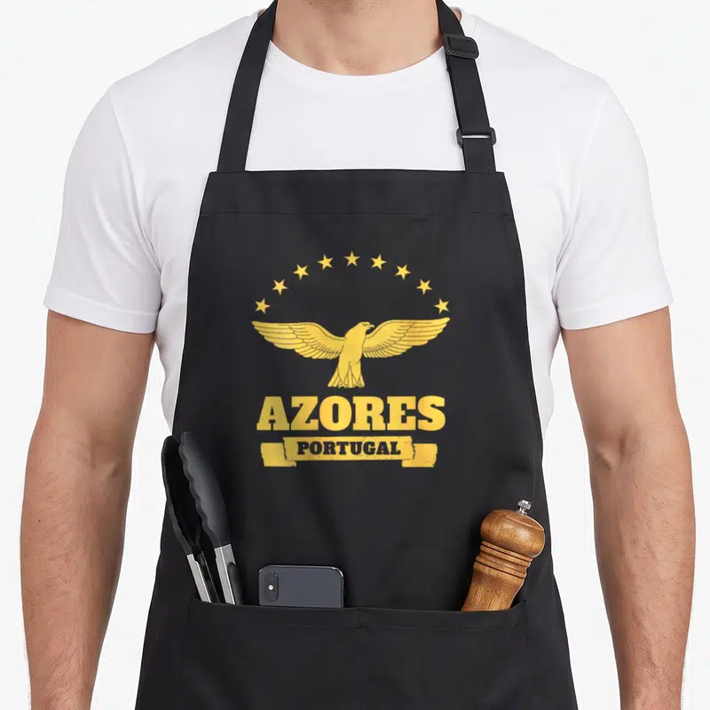 Tablier de cuisine noir avec aigle aux ailes déployées et texte AZORES PORTUGAL en jaune.