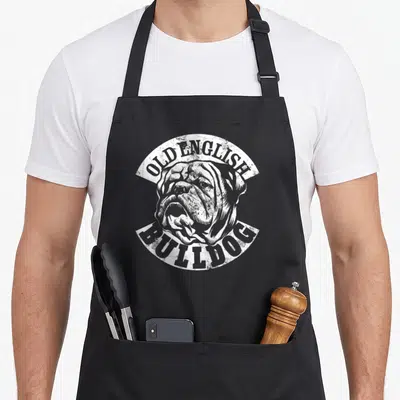 Tablier de cuisine noir avec illustration vintage Old English Bulldog et texte blanc stylisé.