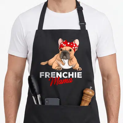 Tablier de cuisine noir avec illustration d'un bouledogue français et l'inscription Frenchie Mama en blanc et rouge.