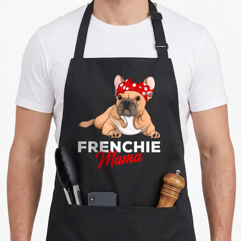 Tablier de cuisine noir avec illustration d'un bouledogue français et l'inscription Frenchie Mama en blanc et rouge.