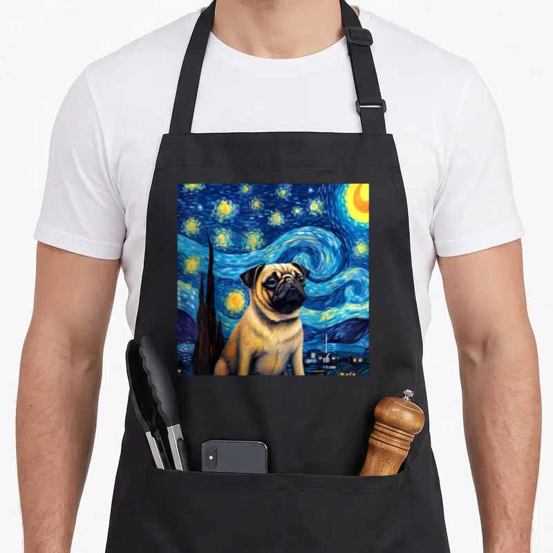Tablier de cuisine noir avec illustration d'un pug sous un ciel tourbillonnant style Van Gogh