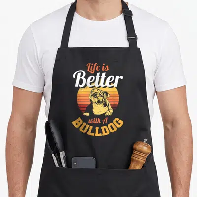 Tablier de cuisine noir avec illustration vintage d'un bouledogue anglais et texte Life is Better with A Bulldog.