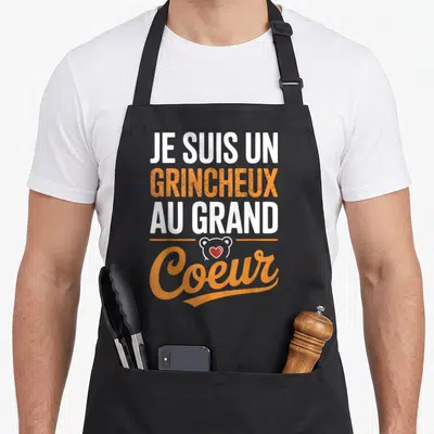 Tablier de cuisine noir avec inscription Je suis un grincheux au grand coeur et petit logo d'ours à cœur rouge