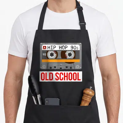 Tablier de cuisine noir avec illustration de cassette HIP HOP 90s et texte OLD SCHOOL en rouge.