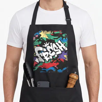 Tablier de cuisine noir avec motif graffiti blanc Fresh sur fond camouflage multicolore bleu vert rouge et jaune, style old school urban.