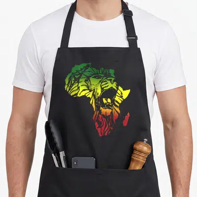 Tablier de cuisine noir avec carte dAfrique stylisée en lion aux couleurs rasta vert jaune et rouge