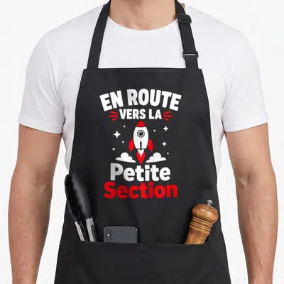 Tablier de cuisine noir avec illustration fusée rouge et blanc et texte En route vers la Petite Section