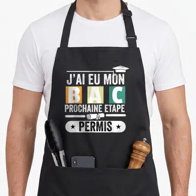 Tablier de cuisine noir avec inscription J'ai eu mon bac prochaine étape permis et icône de chapeau d'étudiant.