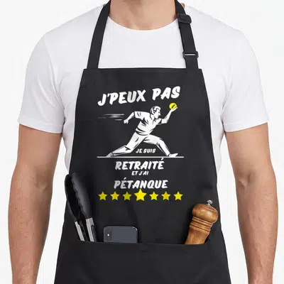 Tablier de cuisine noir avec illustration d'un joueur de pétanque et texte blanc J'peux pas je suis retraité et j'ai pétanque