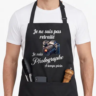 Tablier de cuisine noir avec illustration d'appareil photo et texte blanc Je ne suis pas retraité Je suis Photographe À temps plein