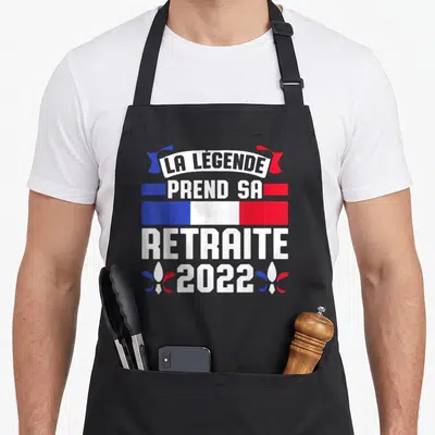 Tablier de cuisine noir avec inscription La Légende Prend Sa Retraite 2022 et drapeau français.
