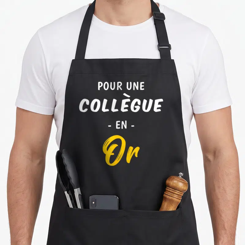 Tablier de cuisine noir avec l'inscription Pour une collègue en or en typographie blanche et jaune.
