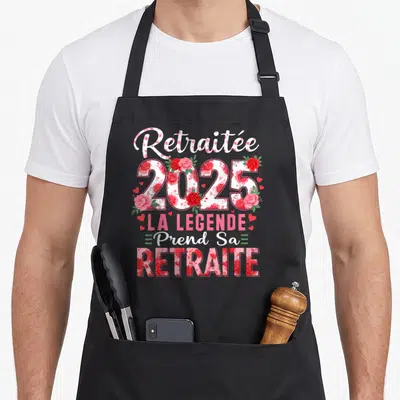 Tablier de cuisine noir avec inscription Retraitée 2025 La Légende Prend Sa Retraite ornée de roses roses et rouges.