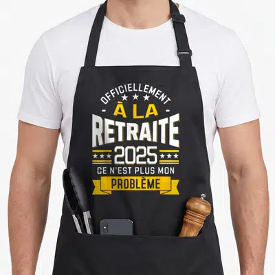 Tablier de cuisine noir avec inscription « Officiellement à la retraite 2025 Ce n'est plus mon problème » en blanc et jaune.