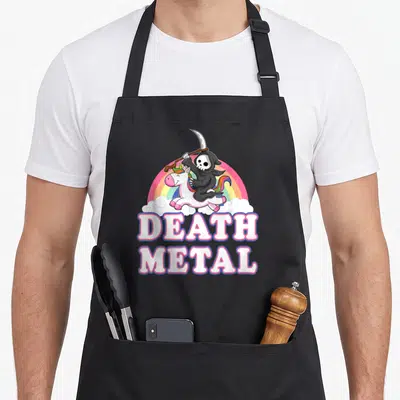 Tablier de cuisine noir avec illustration d'une Faucheuse Licorne et le texte Death Metal en lettres roses et blanches.