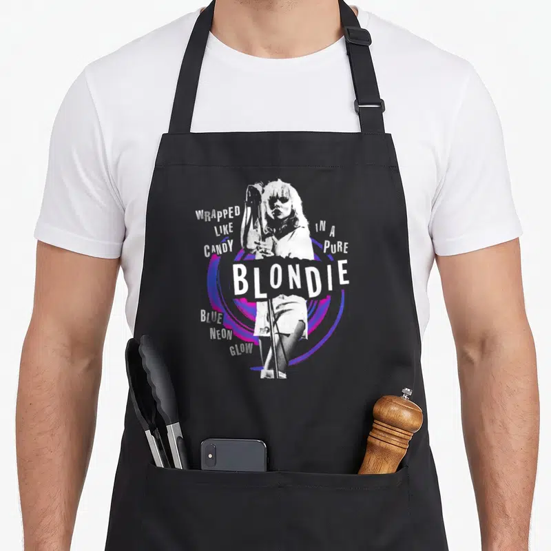 Tablier de cuisine noir avec illustration Blondie Wrapped Like Candy in a Pure Blue Neon Glow en blanc et néon.