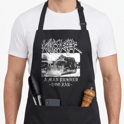Tablier de cuisine noir avec illustration monochrome d'un bulldozer et typographie metal stylisée Killdozer Metal en haut.