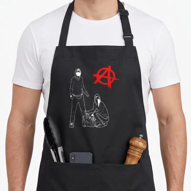 Tablier de cuisine noir avec silhouettes blanches et symbole A rouge en style graffiti punk.