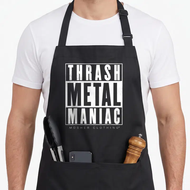 Tablier de cuisine noir avec l'inscription Thrash Metal Maniac en lettres blanches et grises au style distressed.